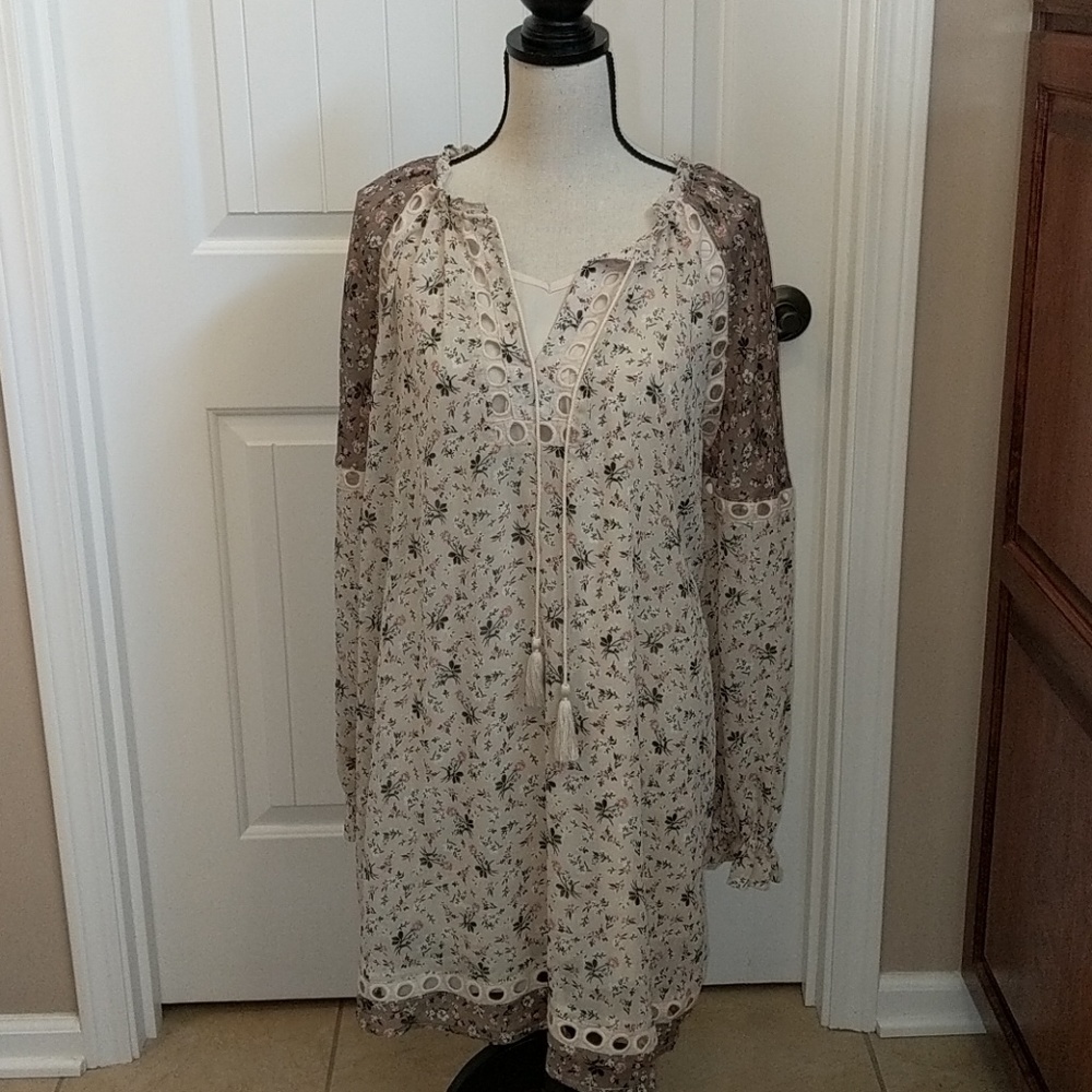 NWT Wonderly dress,0x, tan, Romantic front…